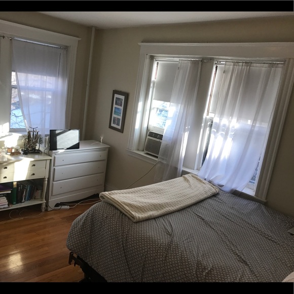 ❌SOLDWhite Crinkle Sheer Curtain Panels (set of 4) - Picture 5 of 5